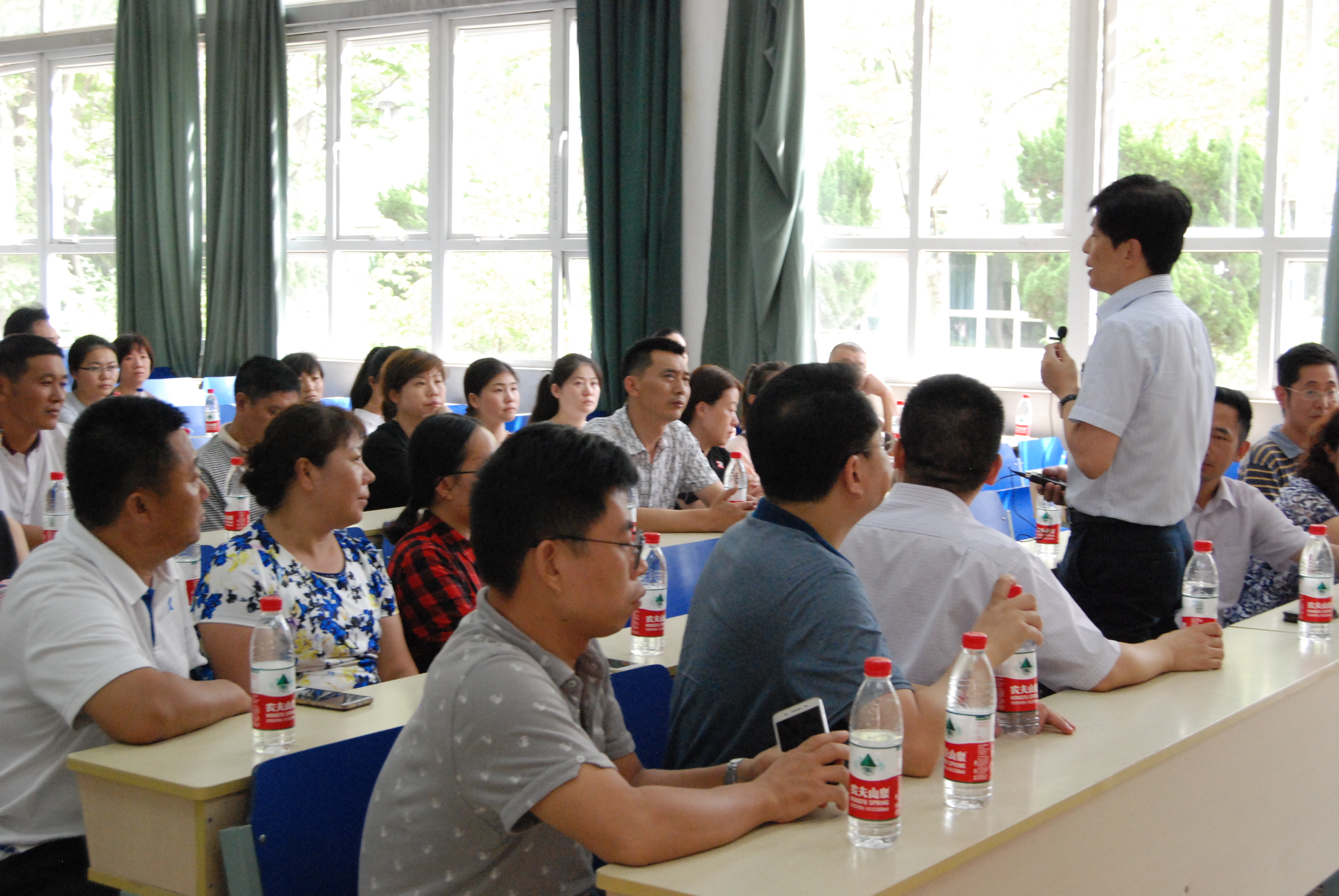 2016级新生家长见面会成功举行