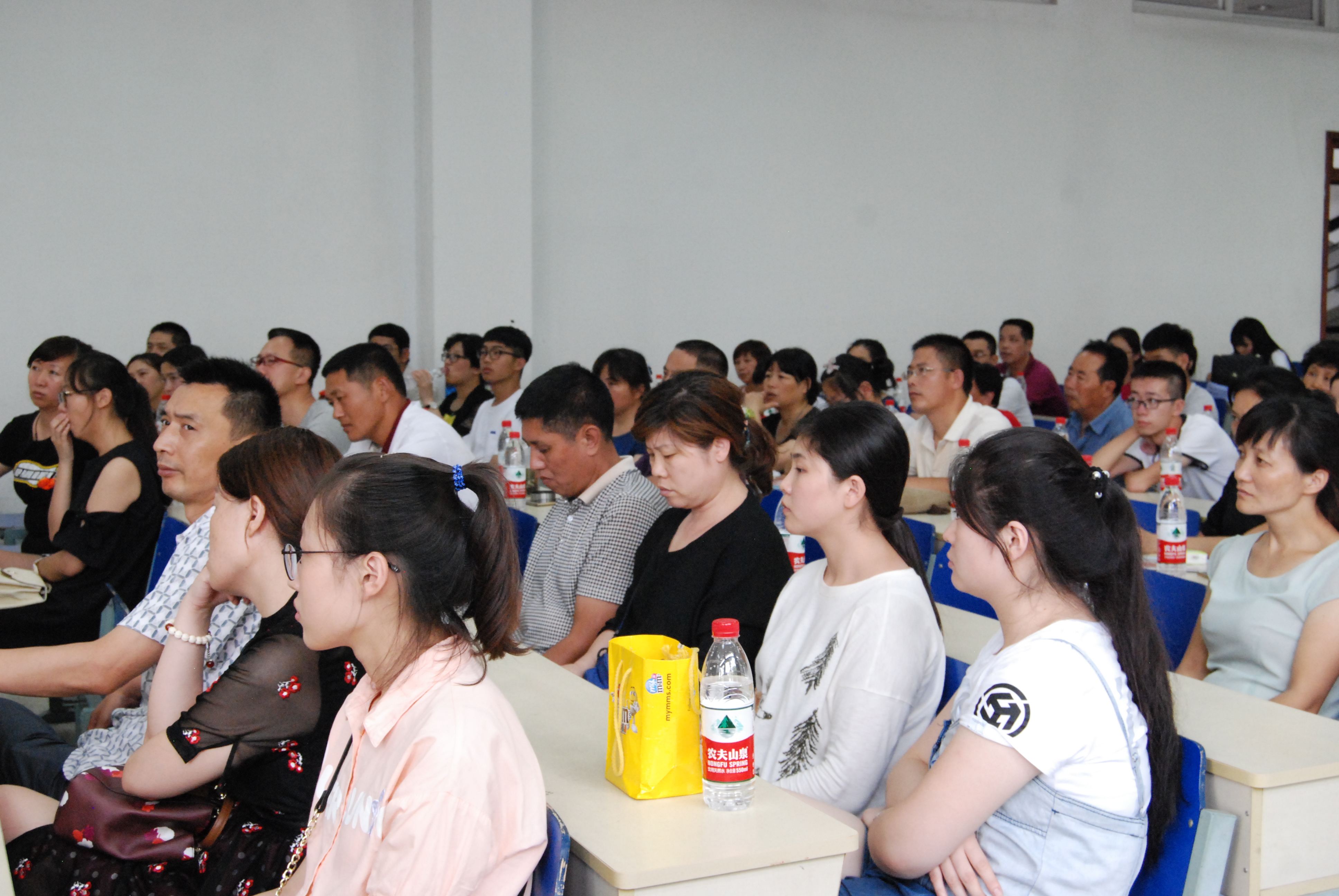 2016级新生家长见面会成功举行